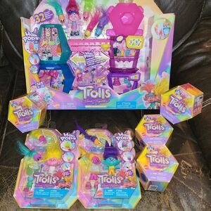 Trolls Band Together Bundle 1 Mount Rageous Playset, 4 Pom Poms, 2 Hair Pops New